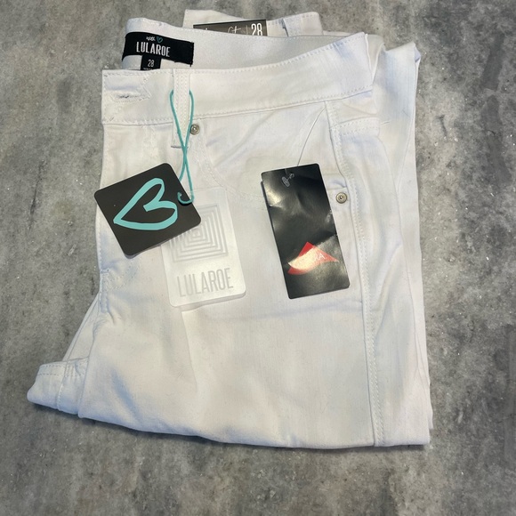 NEW WITH TAG LuLaRoe White Distressed Jeans, size 28 - Picture 2 of 3